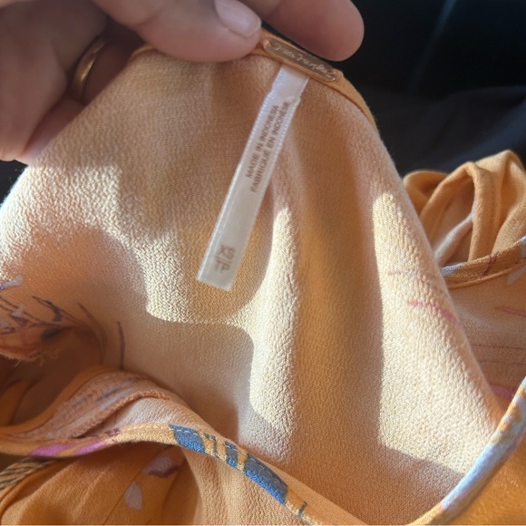 Free People Clear Skies Cold Shoulder Tunic Top Womens Size XSOrange Floral NWT - Picture 8 of 9